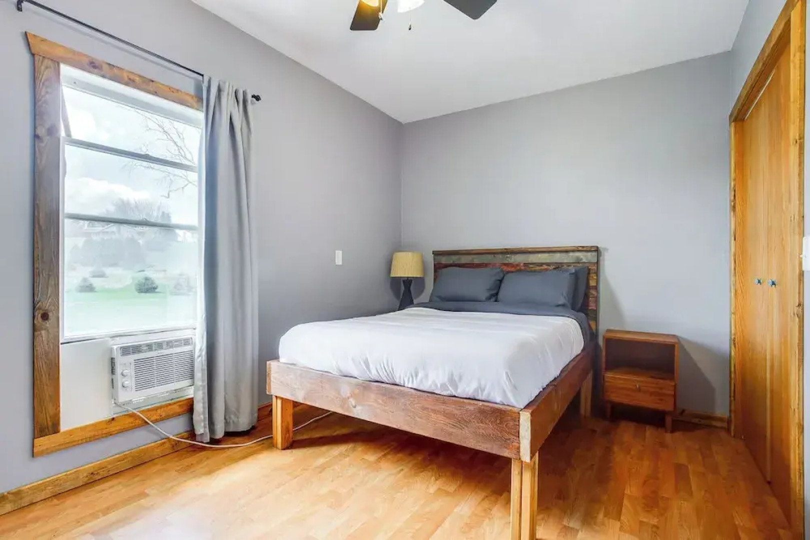 Algoma Retreat: Near Beach, Game Room, Yard