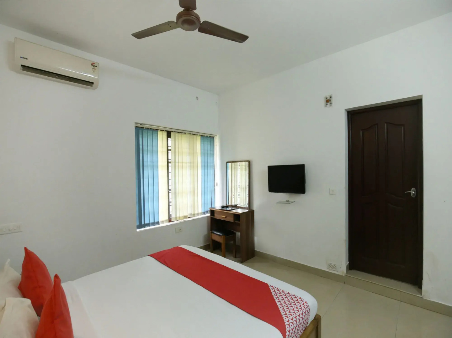 OYO 2114 Lake Garden