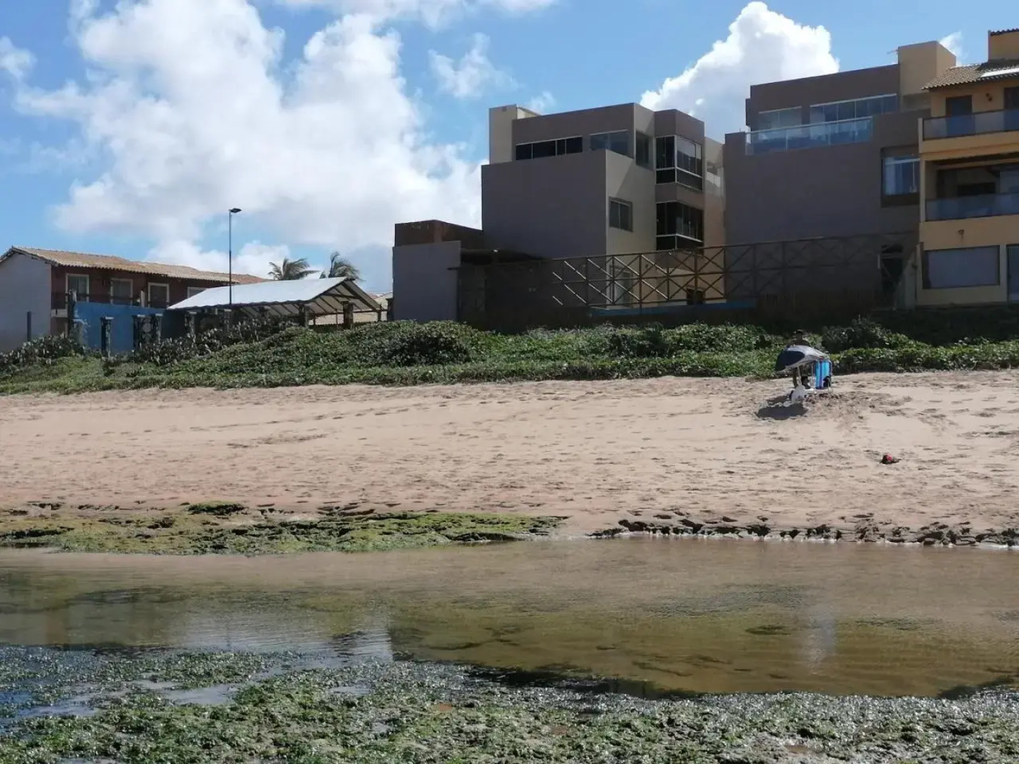 Triplex pé na areia com 3 suítes próximo Salvador