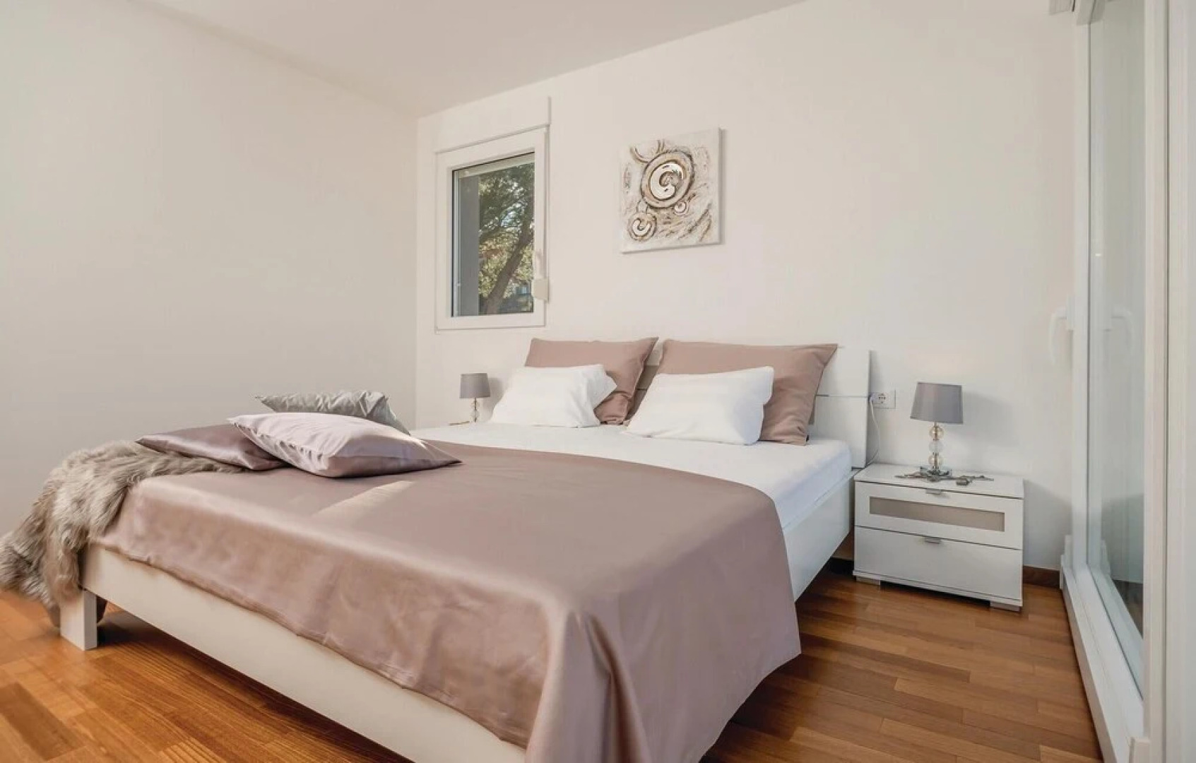 Nice Home in Podstrana with Hot Tub, WiFi & 4 Bedrooms