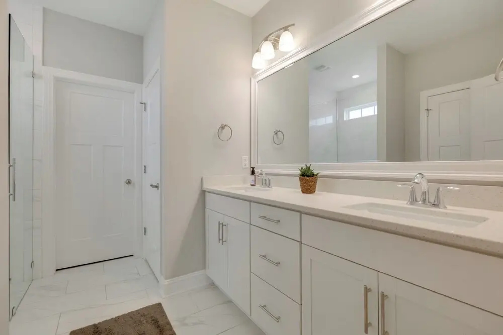 Spacious Home w/ Screened Patio in Wilmington!