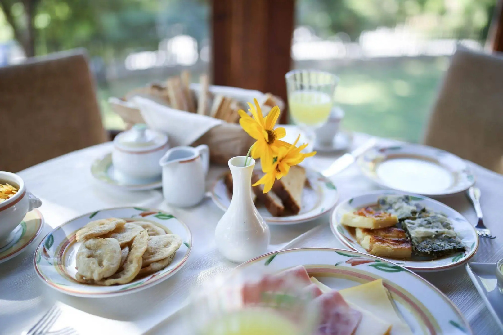 Country Club Hotel & Suites