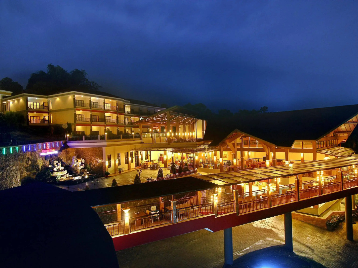 Grand Ussu Hotel & Convention