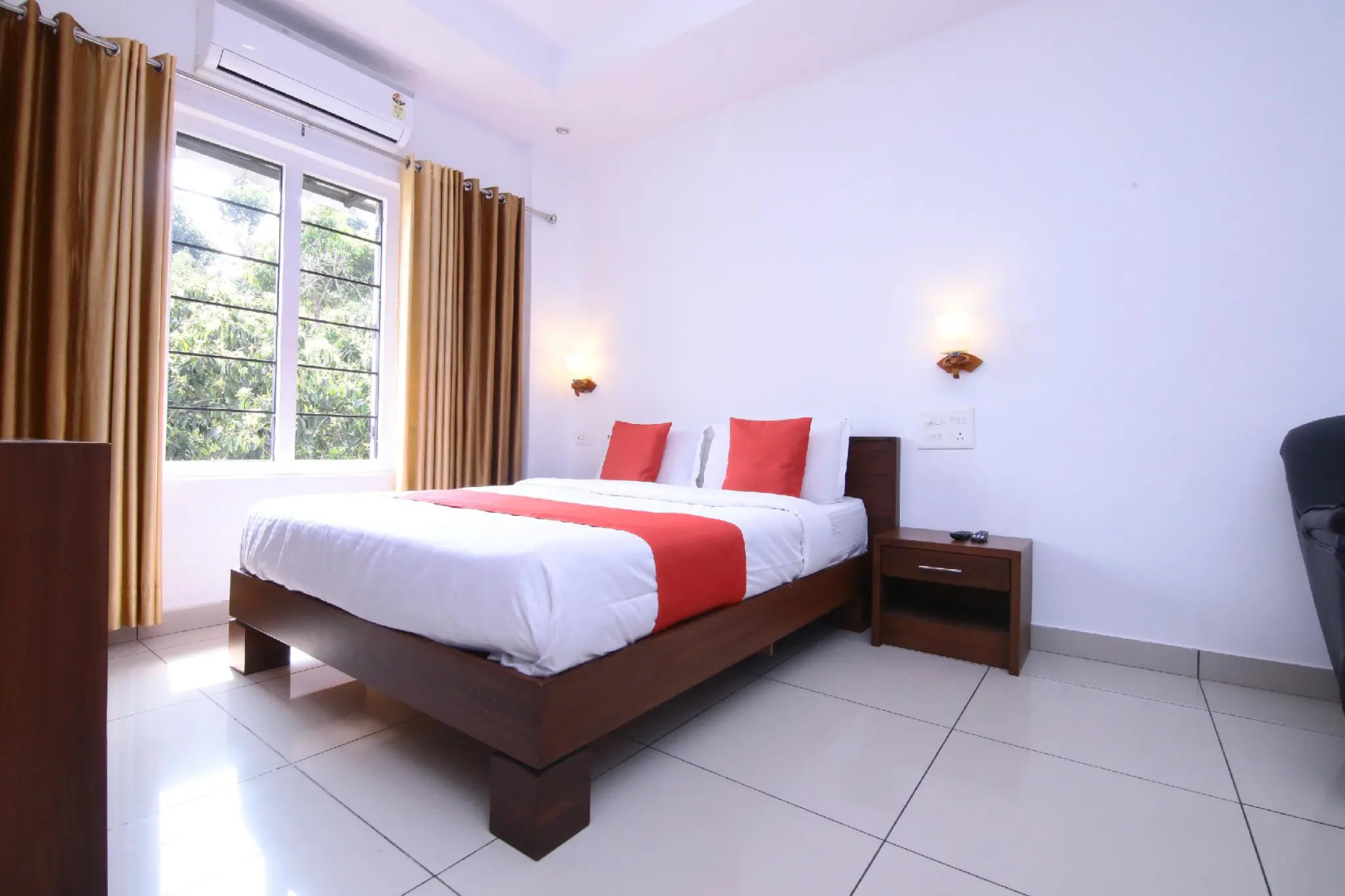 OYO 11374 Hotel Pearl View Residency