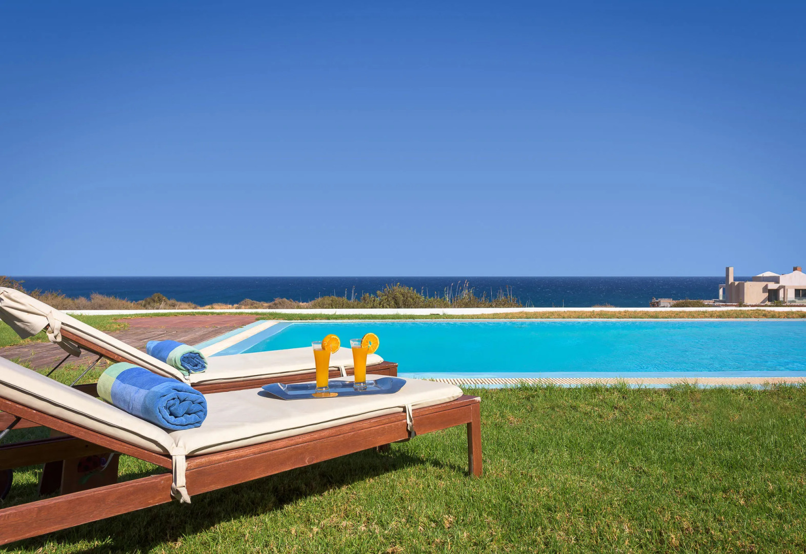 Cristelia Luxury Sea Front & Pool Villa