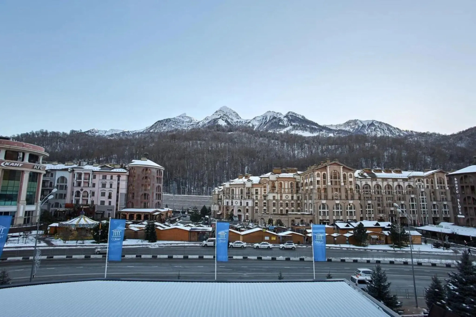 Апартаменты в отеле Red Wood (Ред Вуд)