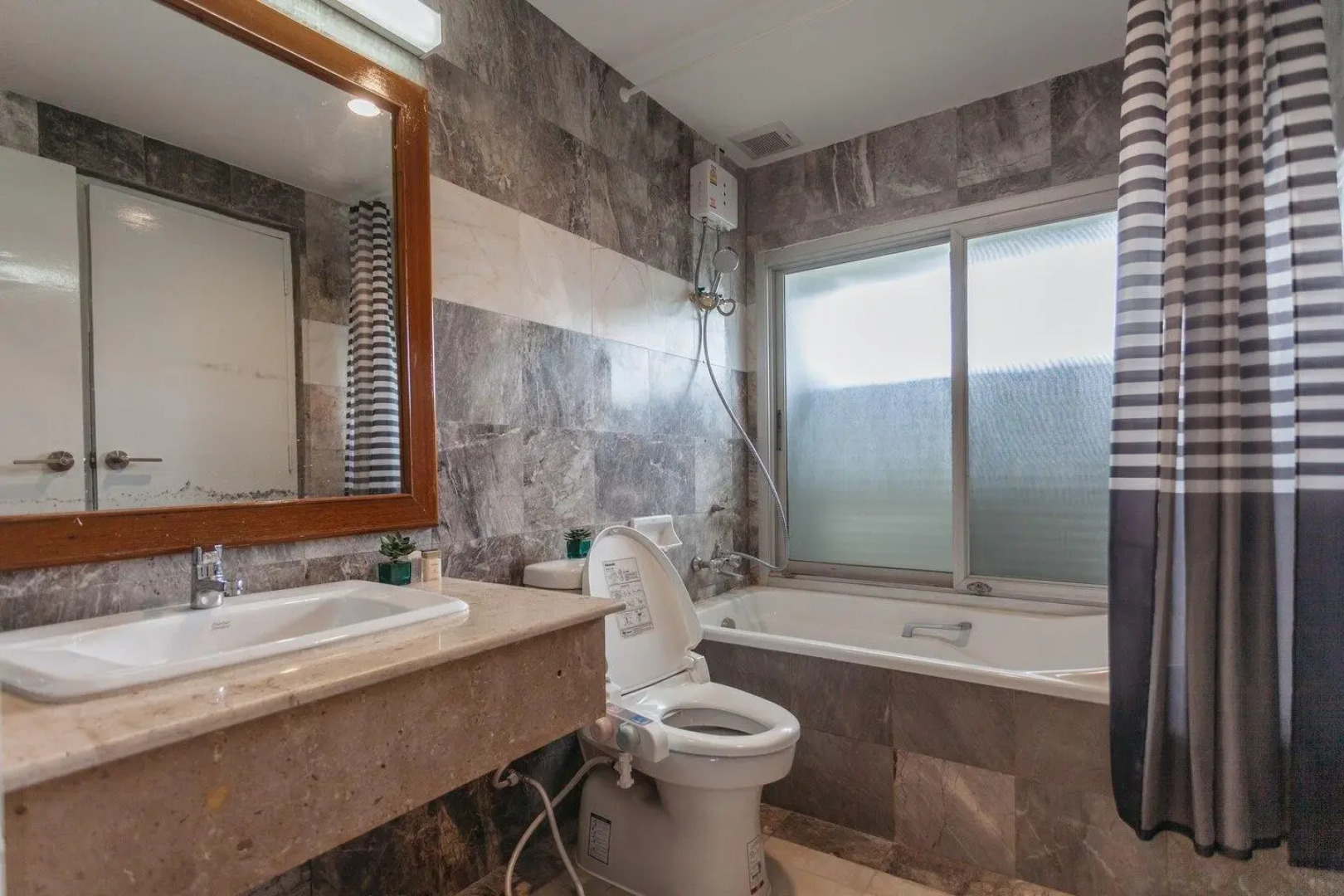 F5 3 Bed Rooms Beach house, full kitchen