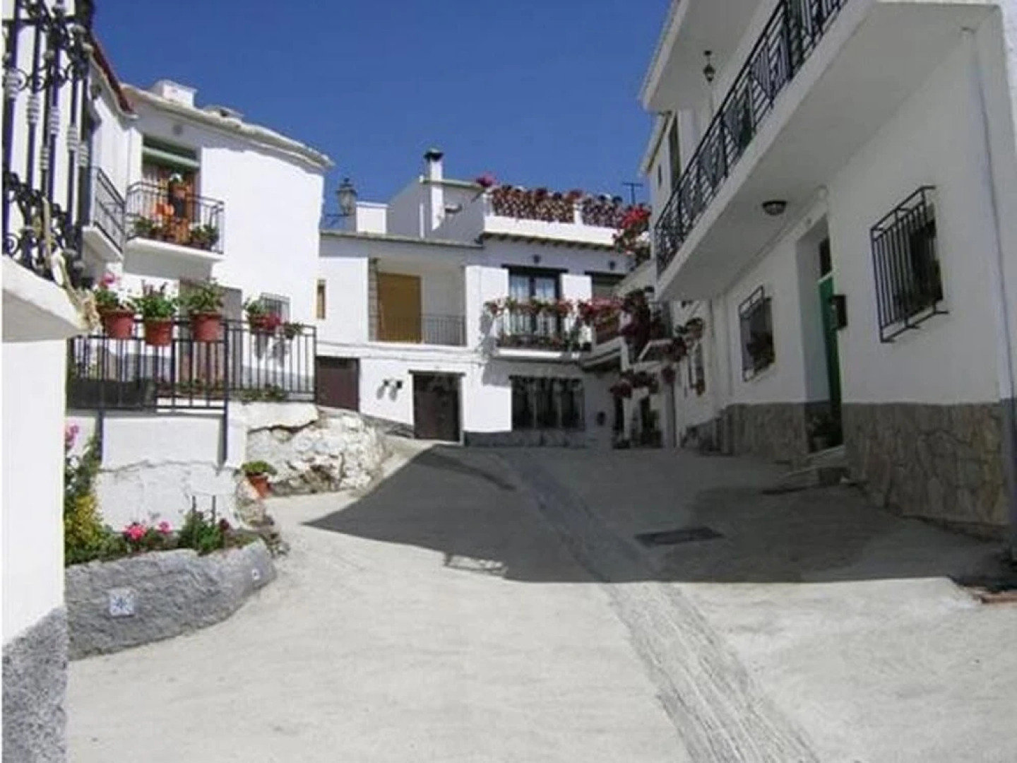 House With 4 Bedrooms in Yegen, With Wonderful Mountain View and Furni