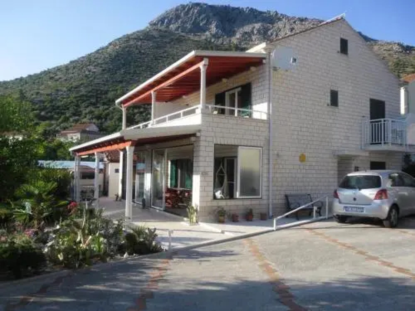 Sunny House Free Parking