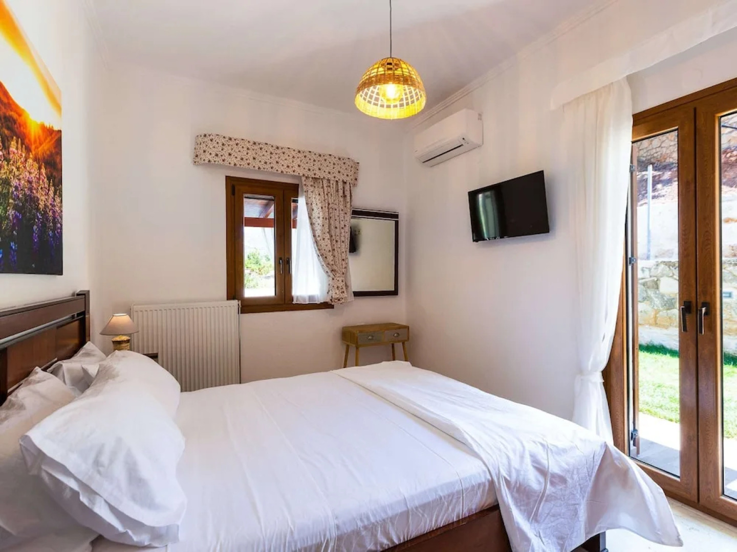 Villa in Crete With Private Pool & Beaches Nearby