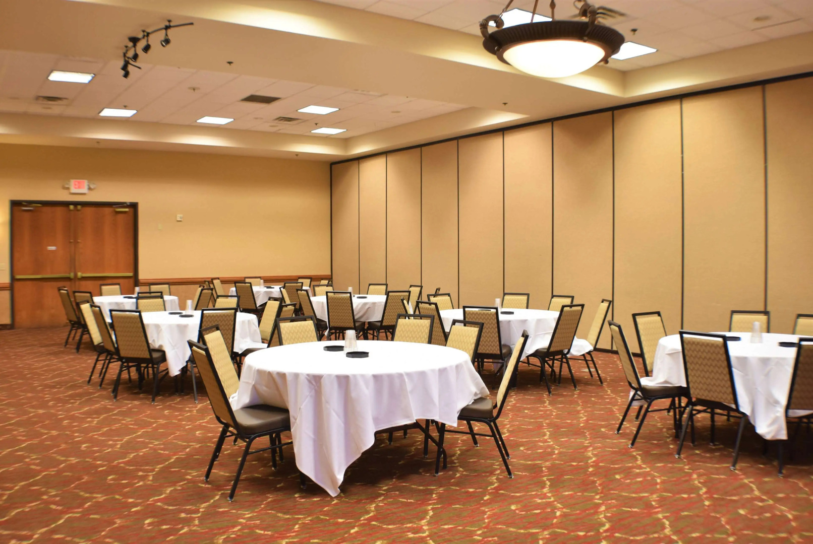 Ramada by Wyndham Sioux Falls Airport-Waterpark & Event Ctr
