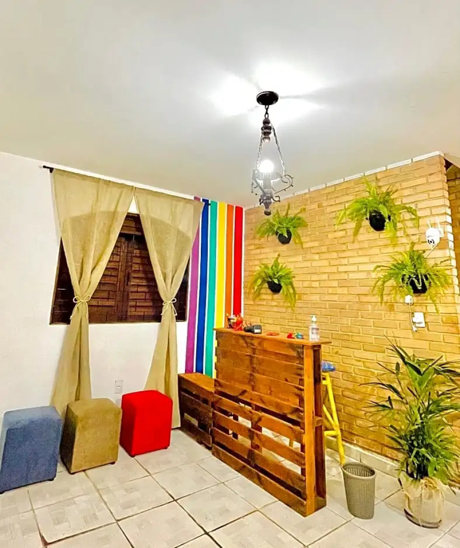 Pousada Hostel São Jorge ------Quartos priv com ar condicionado Liberado das 20h as 08 30hs 1 minuto a pé da praia