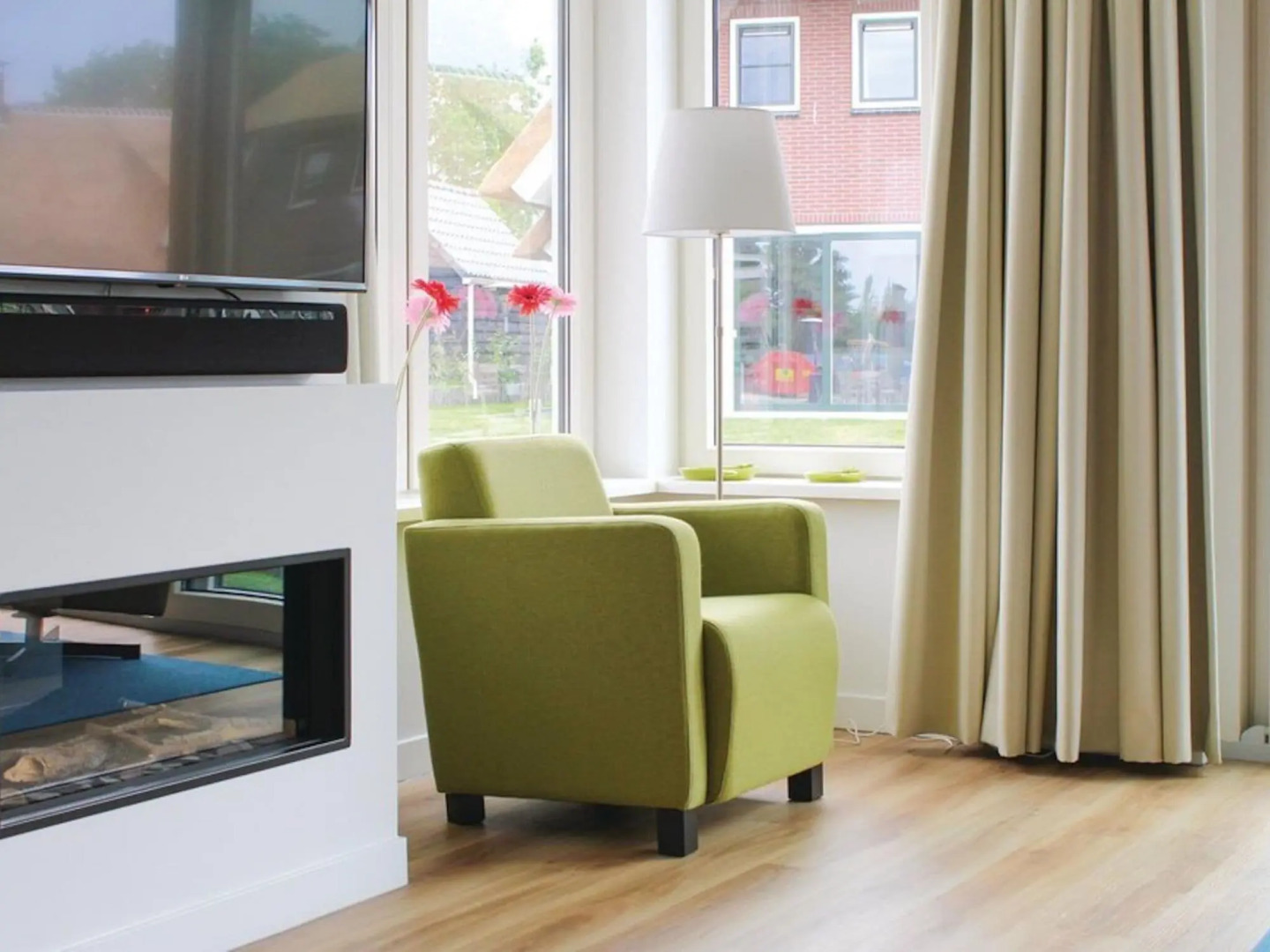 Atmospheric villa with sauna, in a holiday park on the water in Friesland