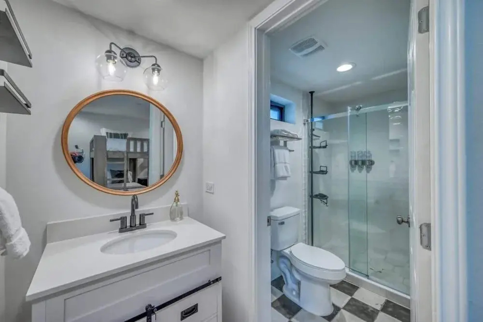 Luxury Riverfront Villa With Firepit & Gameroom!