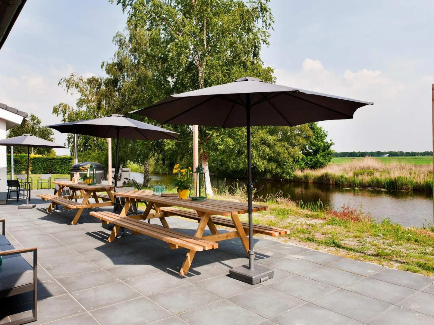 Luxurious group home with hot tub in Vlagtwedde