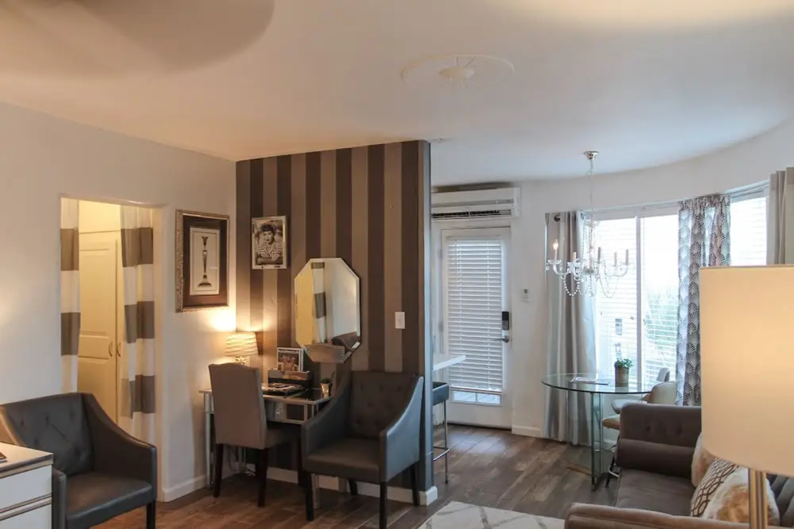 Posh Palm Springs Inn