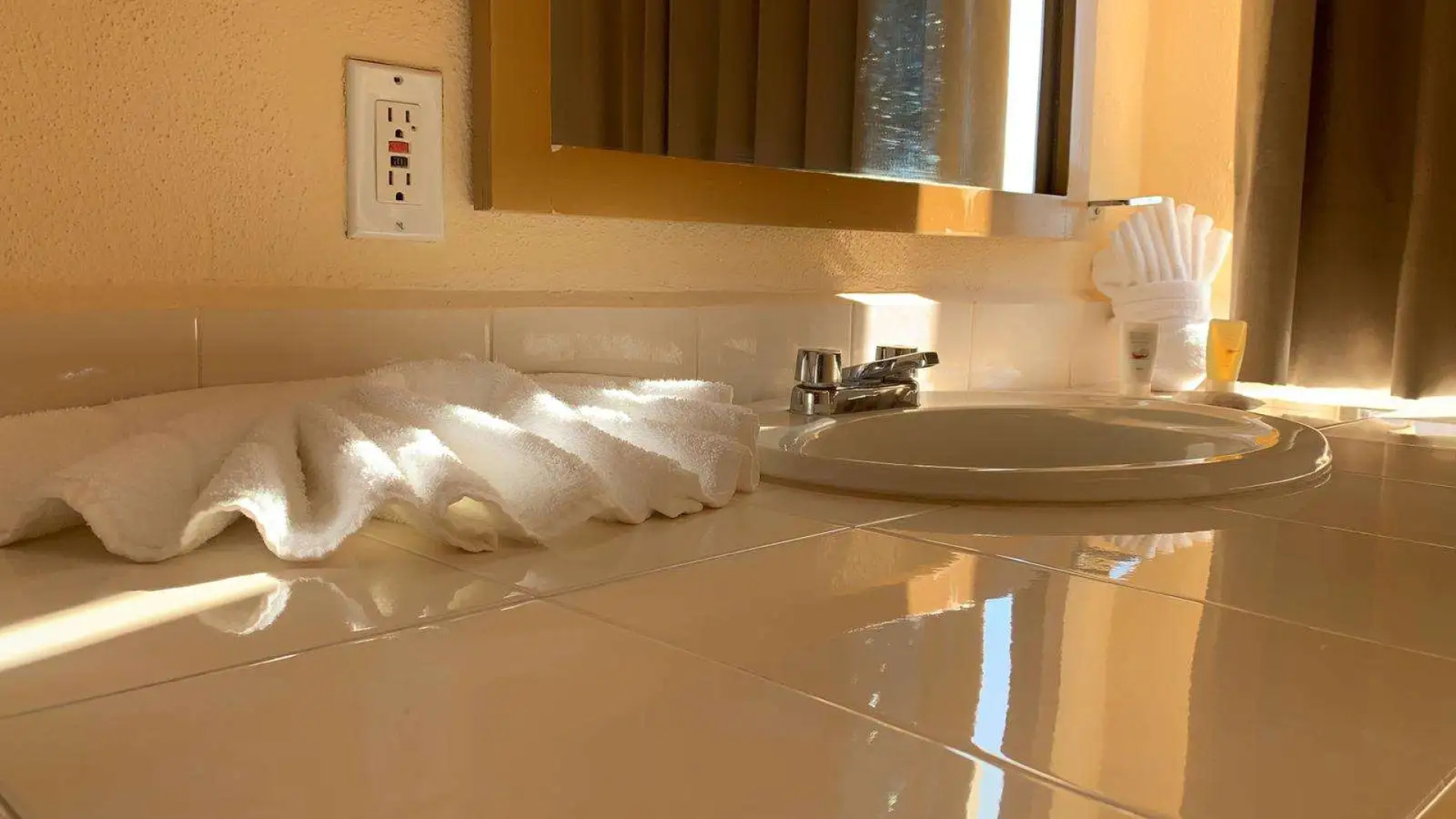 Sunrock Hotel and Suites