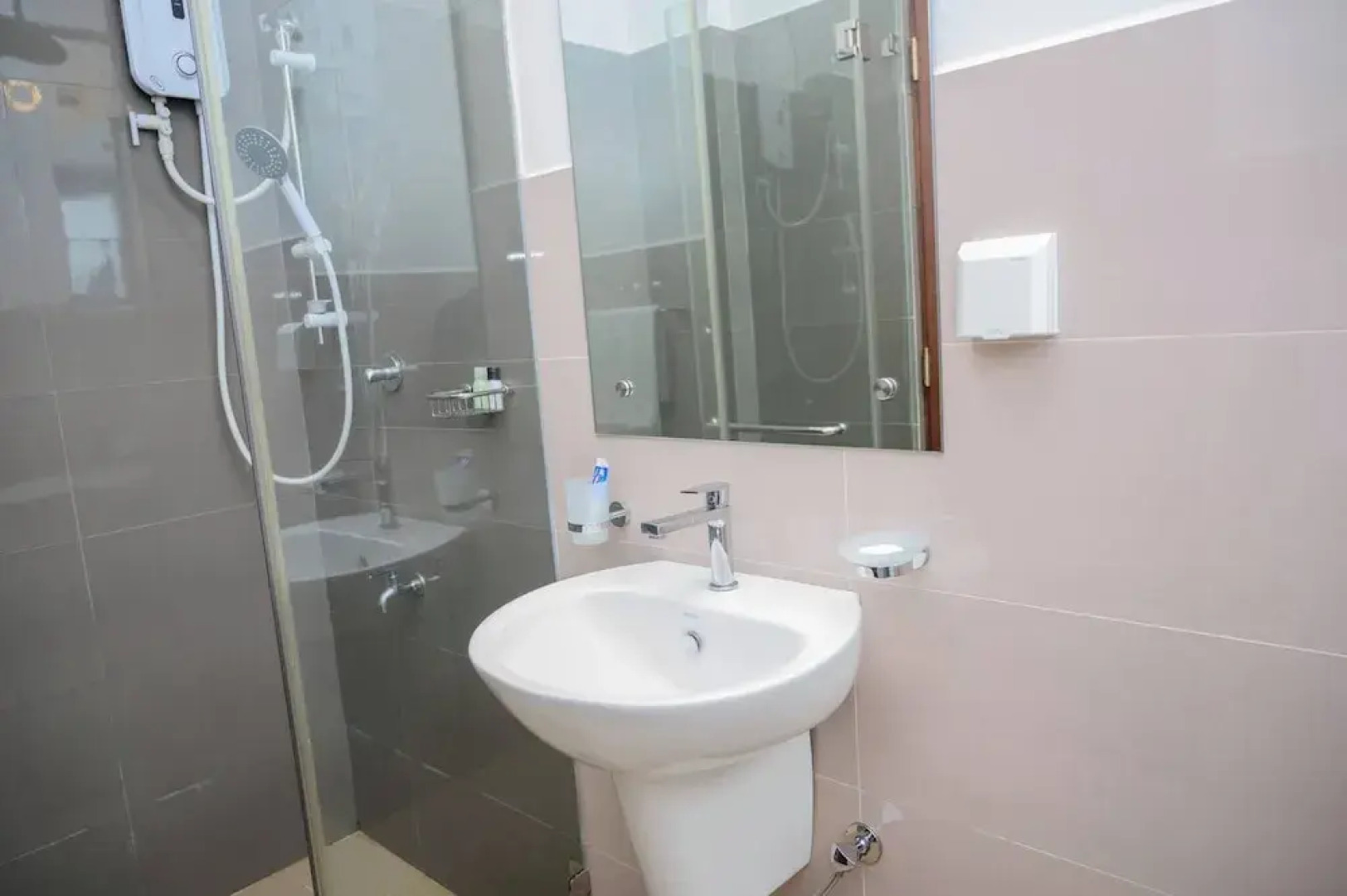 Family-friendly 3BR Apartment in Serene Malabe