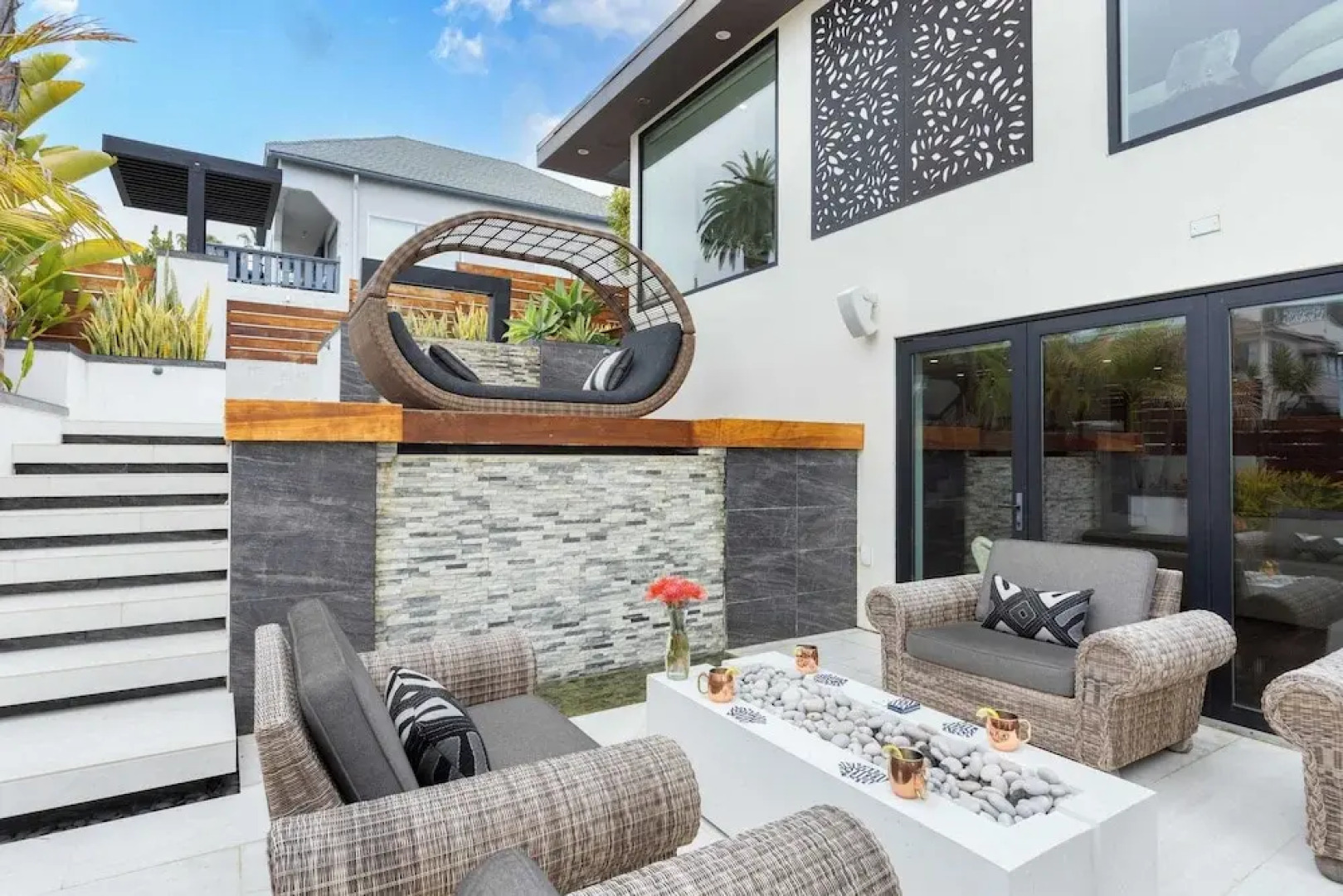 Steps to Beach+shops, Oceanview, Hot Tub+firepit Moonlight Modern by Avantstay