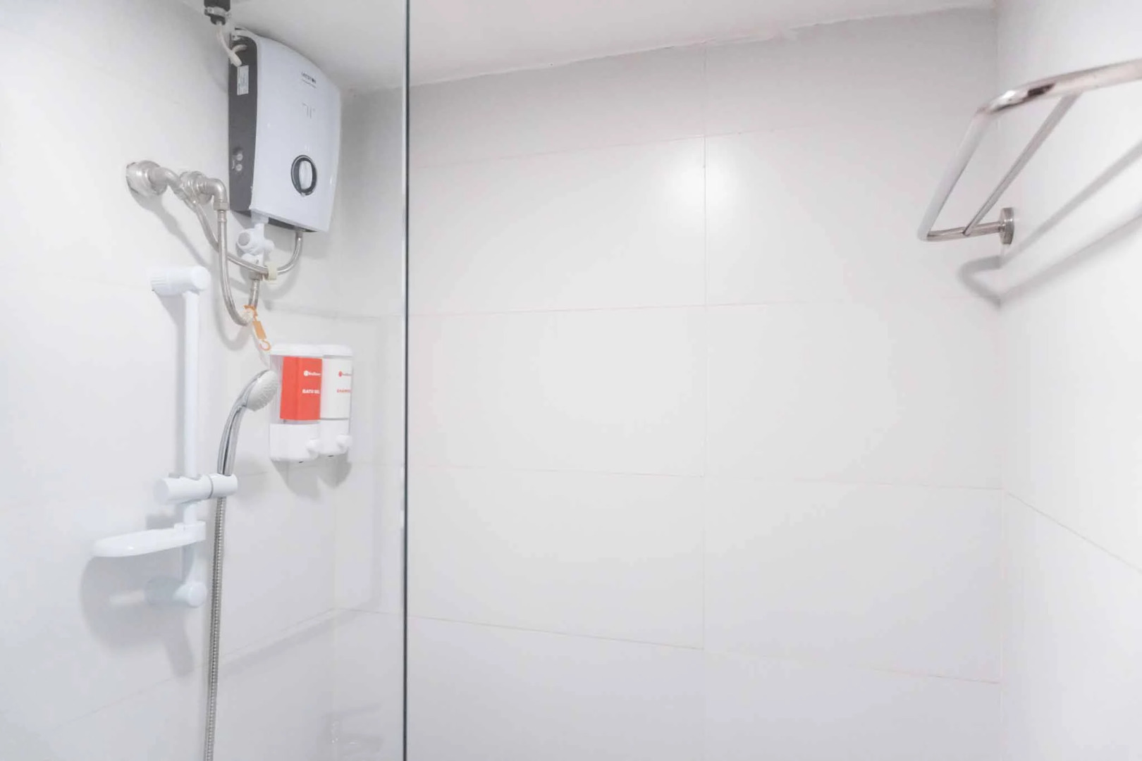 RedDoorz Plus Near Bamboo Organ Las Piñas