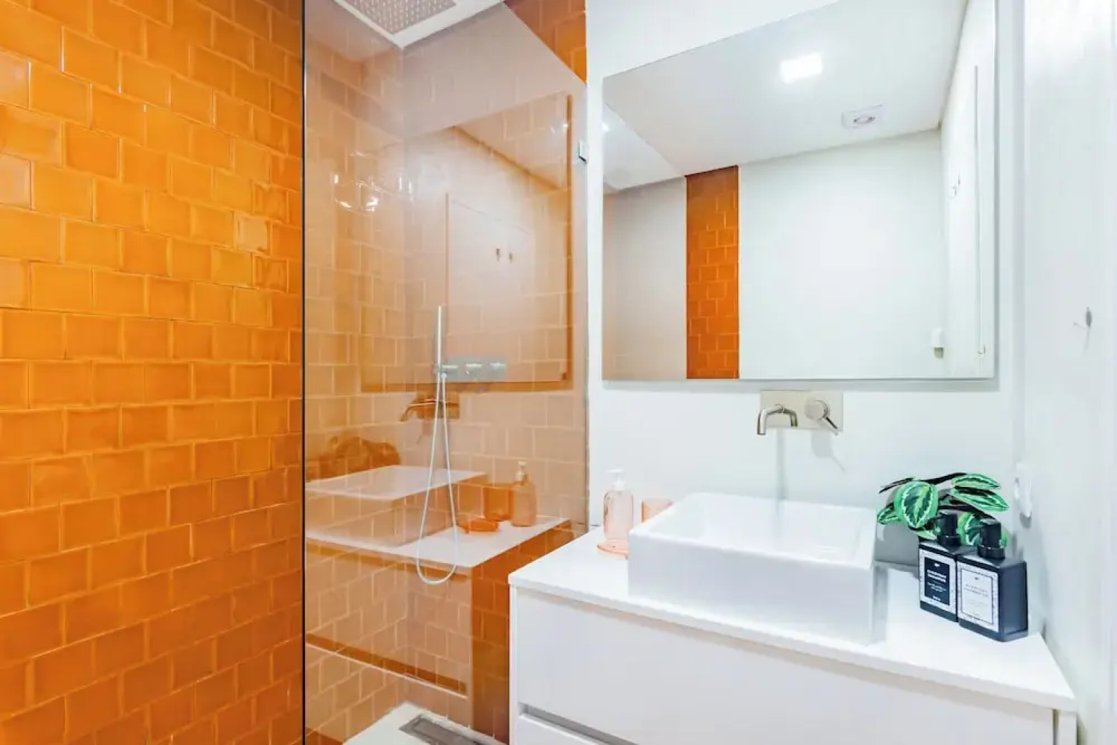 Oeiras Spacious and Coastal Flat