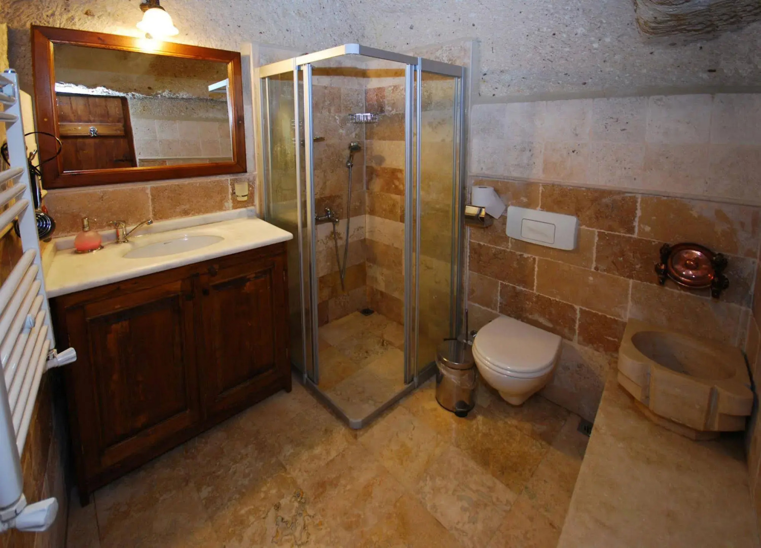 Traveller's Cave Hotel