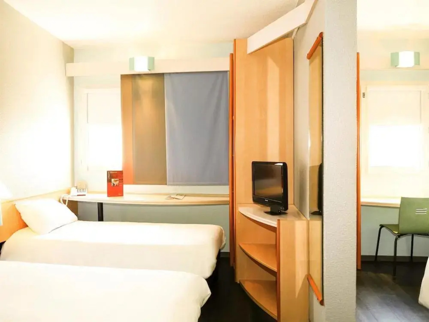 Ibis Orange Centre Échangeur A7 A9