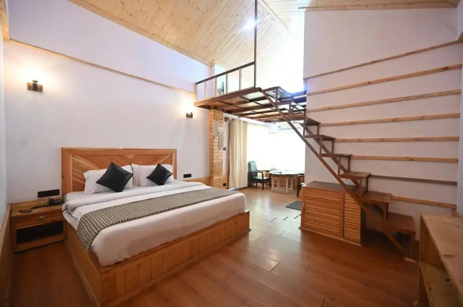 The Woodward Two By Oyo Room