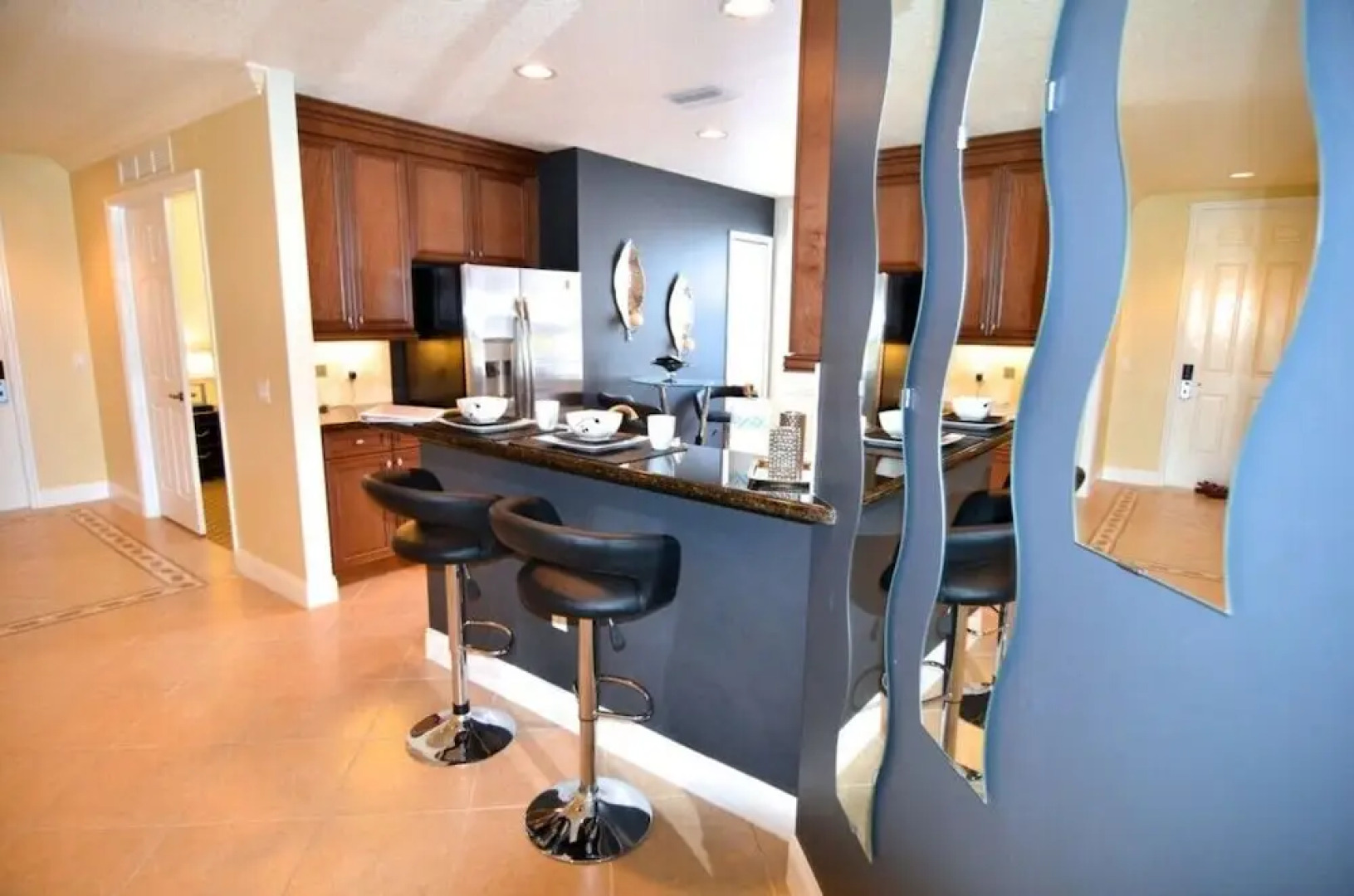 7468ed 3 Bedroom Condo