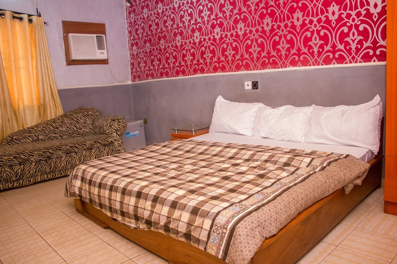 Duckland Hotel and Suites Ltd