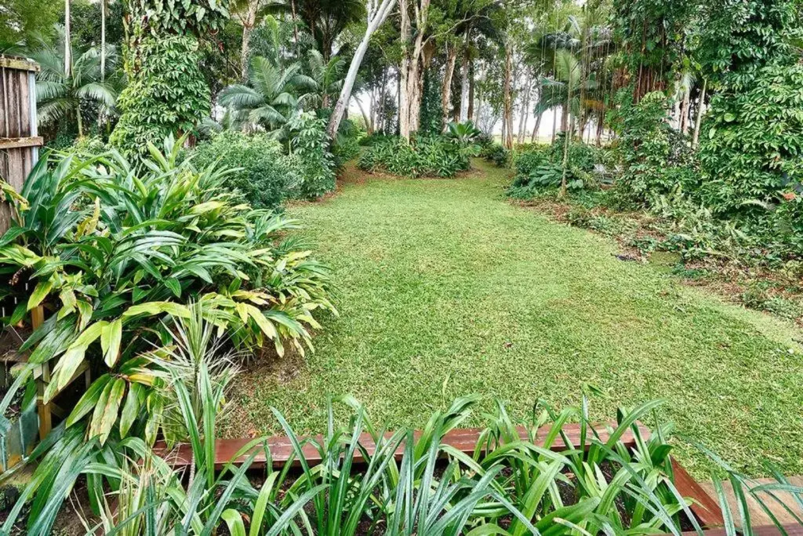 Beachfront - 'Pippies on the Beach' @ Bramston