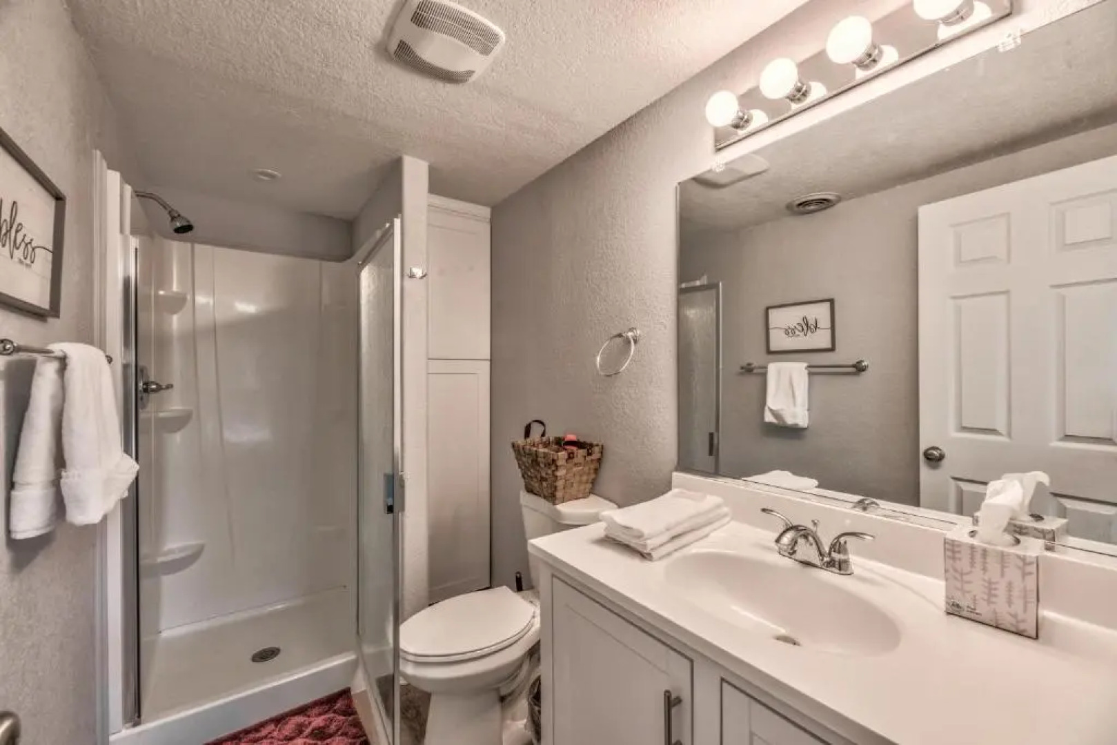 Cozy Up Haus, 3BRs, Game Room, Deck, Wi-Fi, Sleeps 8