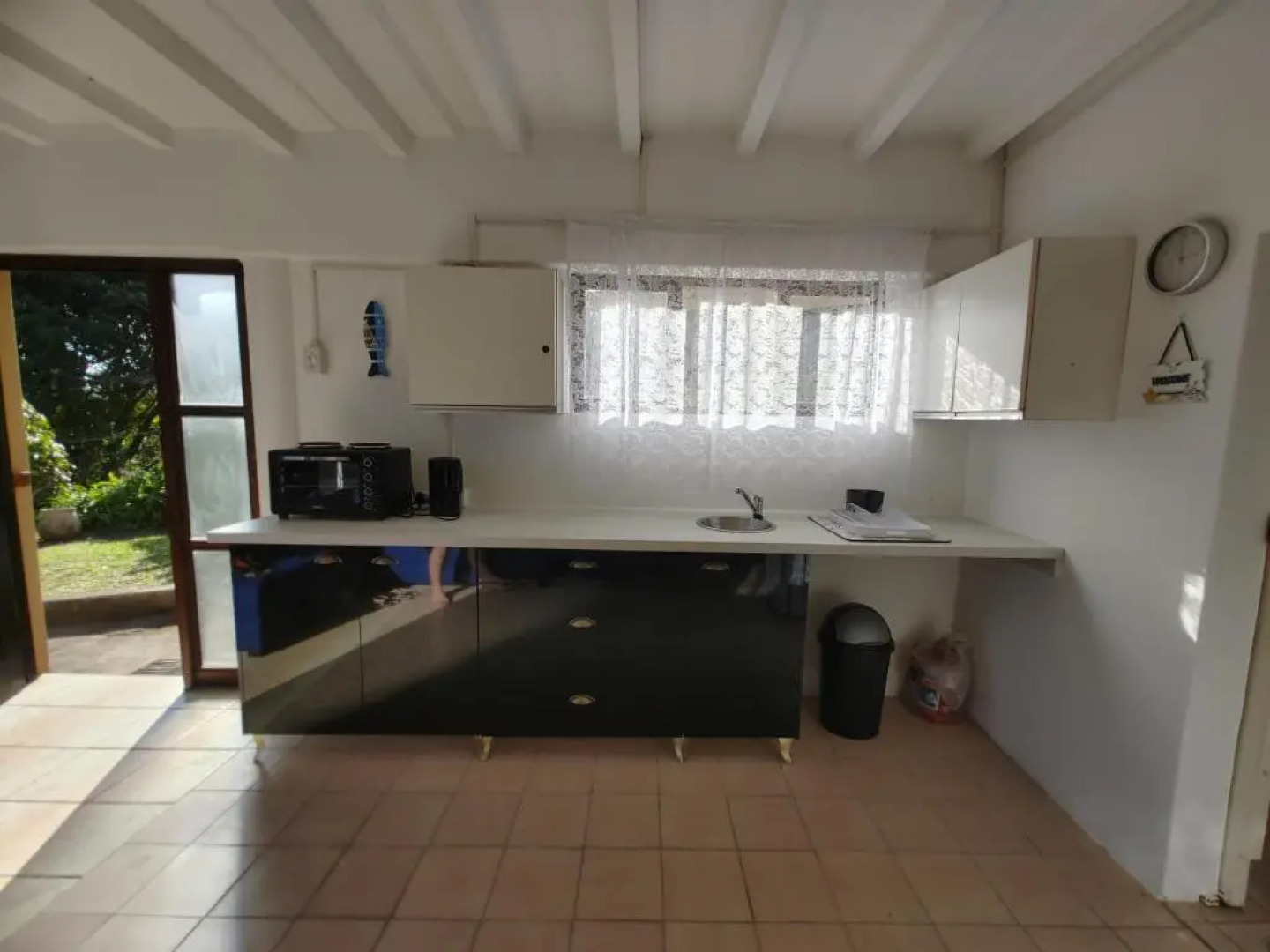 Cozy beach cottage with communal pool