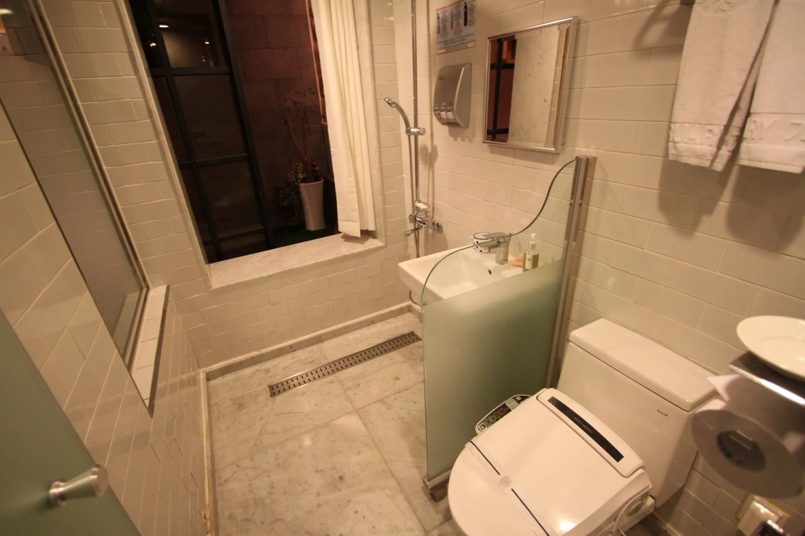 Hotel February Suseong