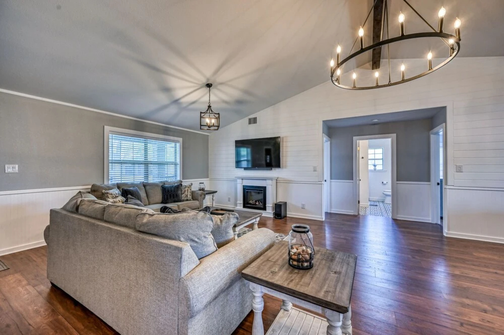 Wow! Exceptional House With Inviting Fire Pit!