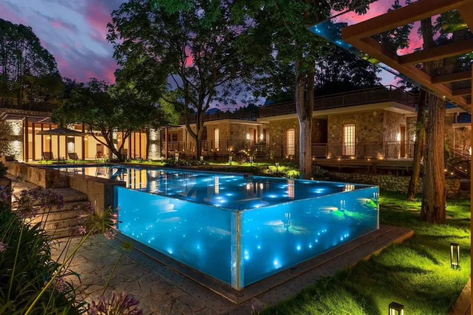 Yaojia Waterfall Village Resort