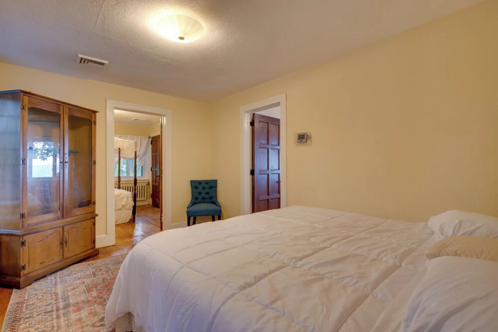 Hot Tub & Mtn Views: Expansive Hazleton Retreat