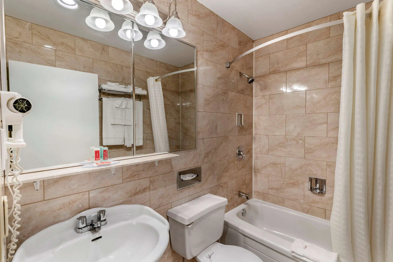 : Econo lodge Hotel Brossard