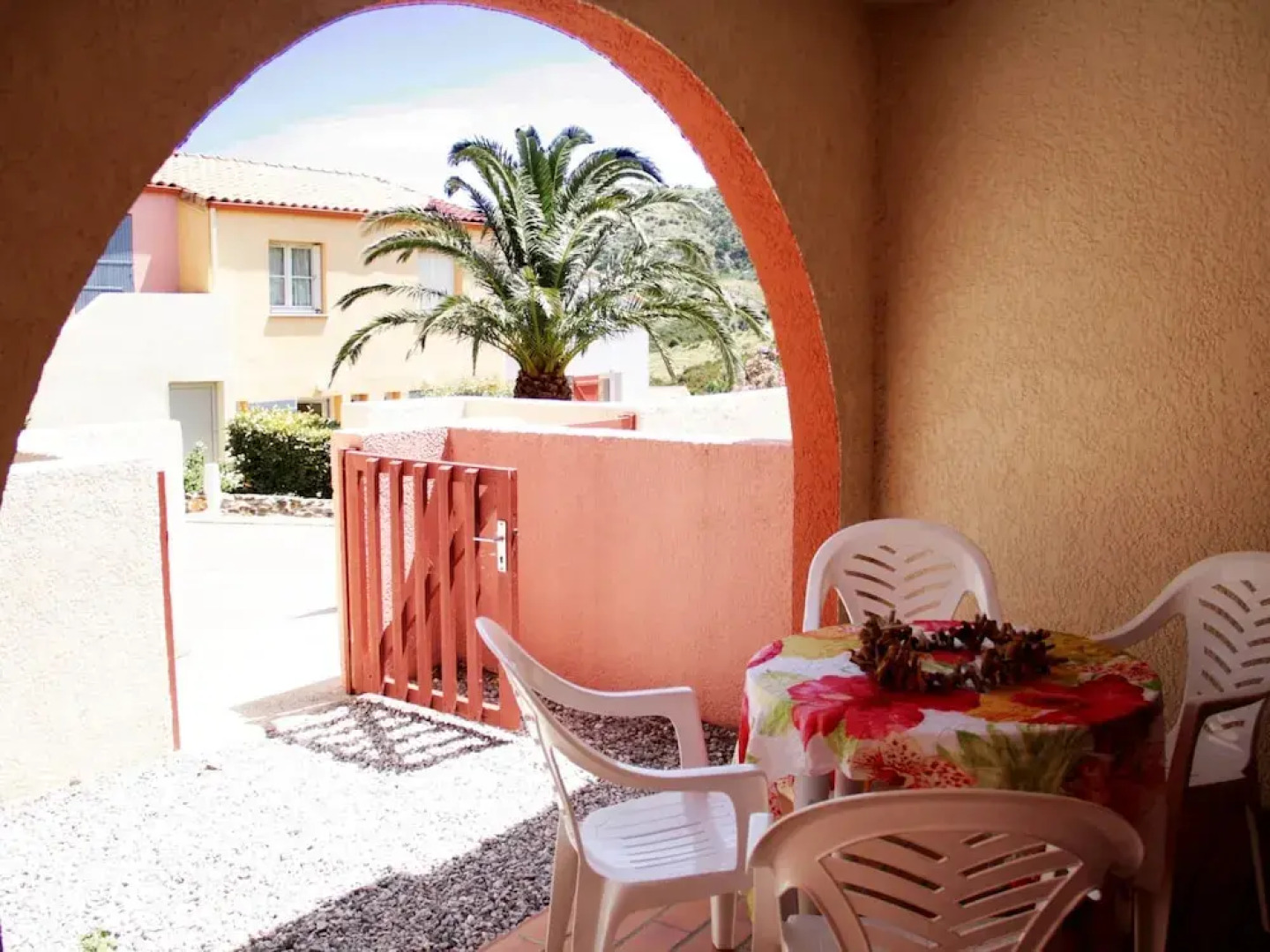 Colorful Apartment With Balcony or Terrace 500m From the sea