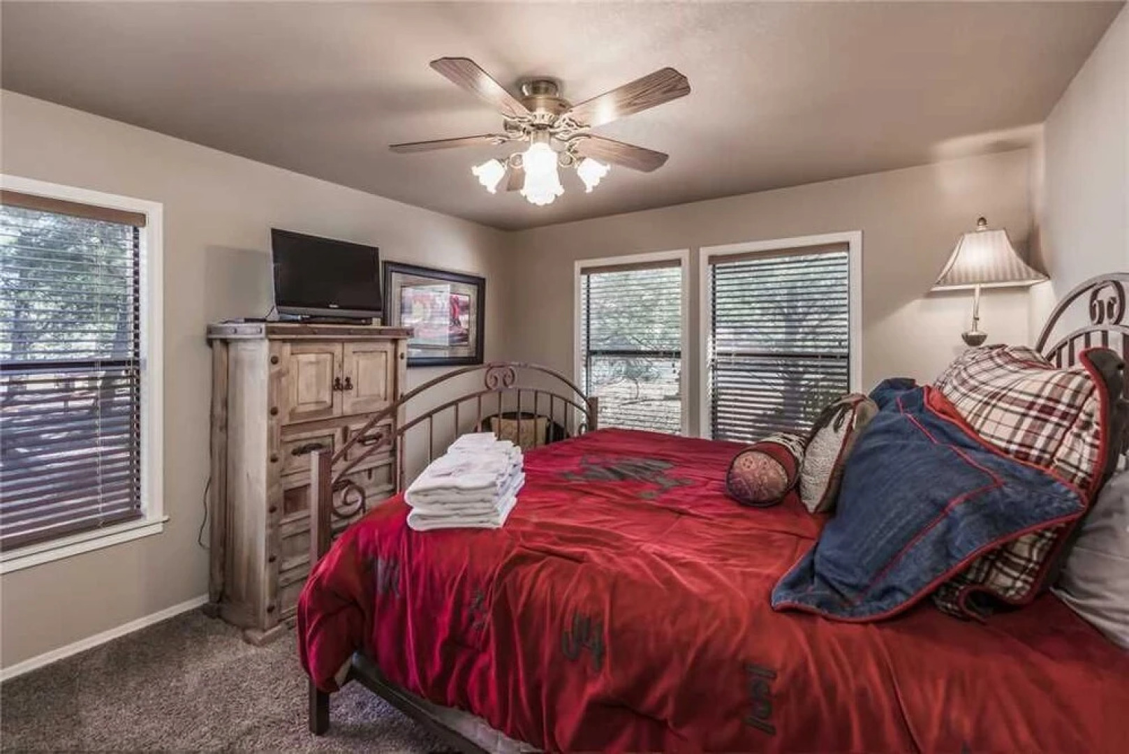 Bogie - Five Bedroom Cabin with Hot Tub