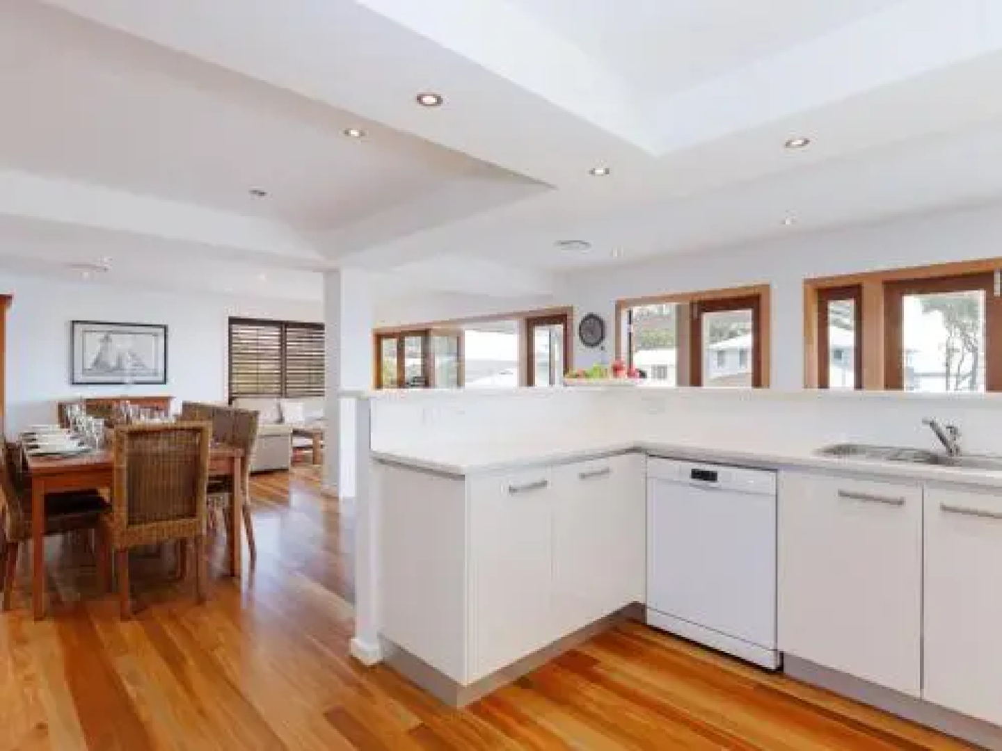 Beauty And The Beach', 88 Foreshore Drive - Large Home With Wifi And Water Views