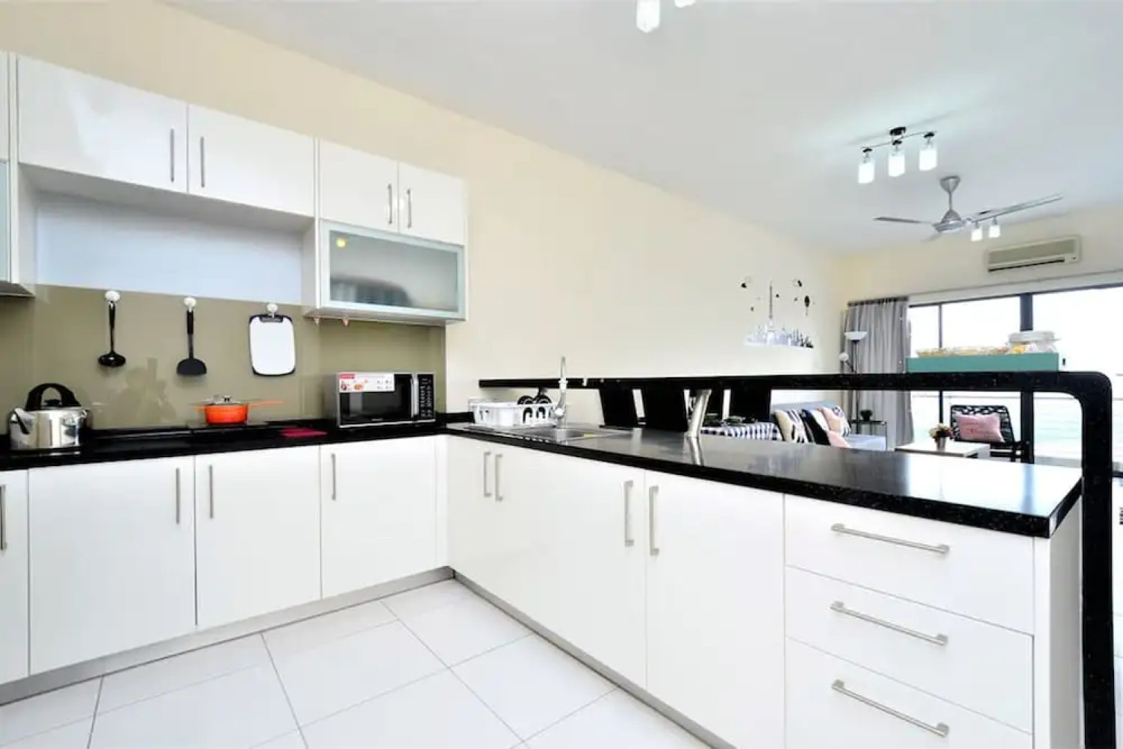 Dewy Setiawalk Puchong Fam. Apt 4-7pax near Sunway