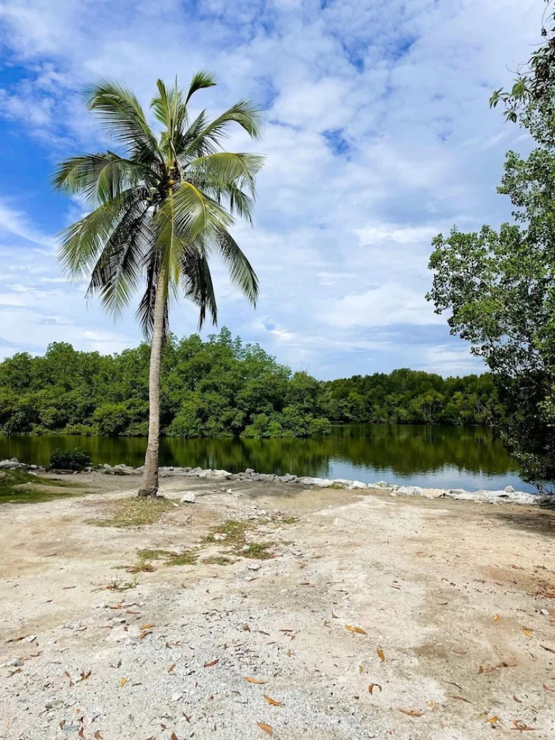 Dindings Pantai Desair Apartment By DPD