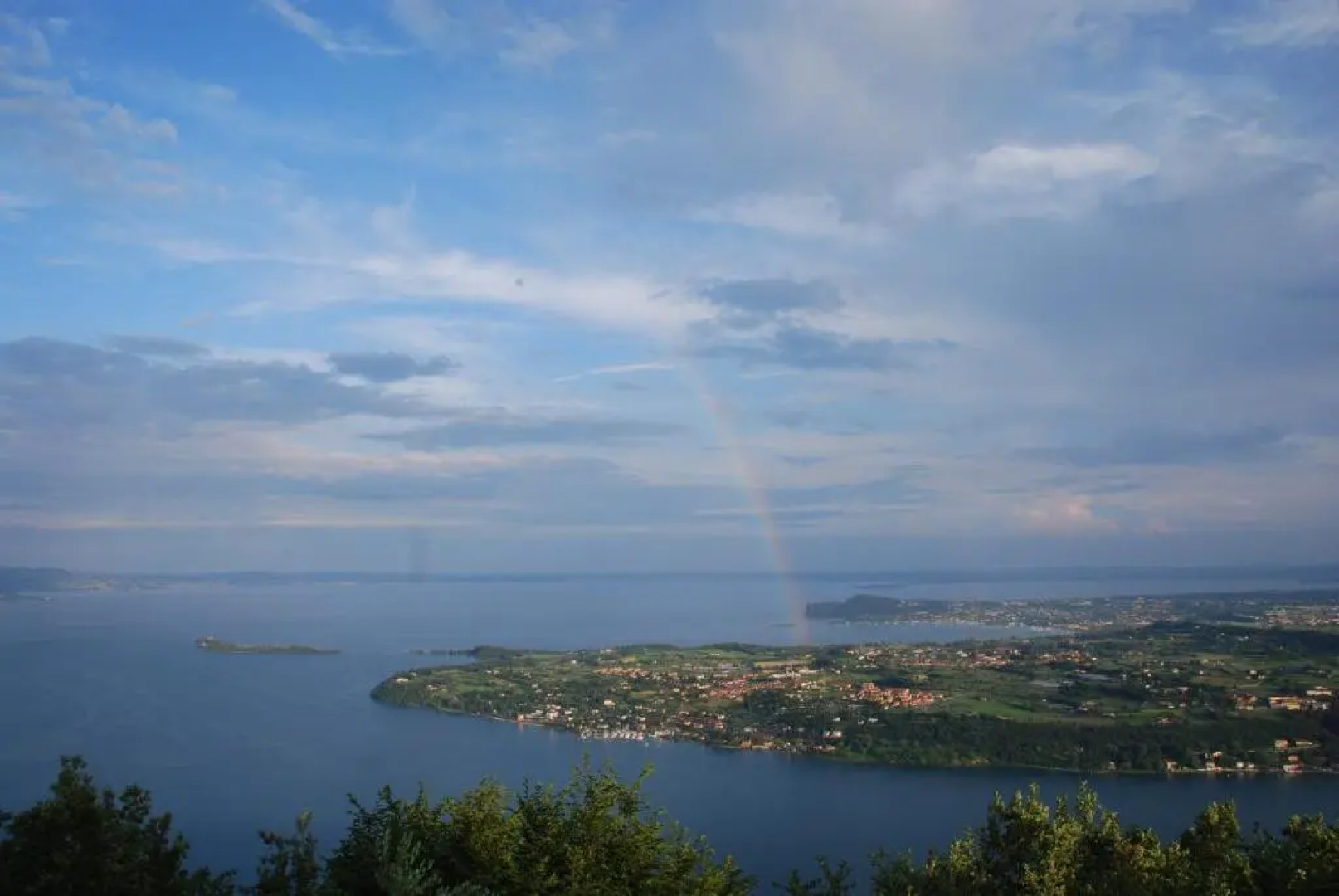 Villa Luna Stunning Modern Villa Shared Infinity Pool, Big garden, Fantastic lake view,AC,