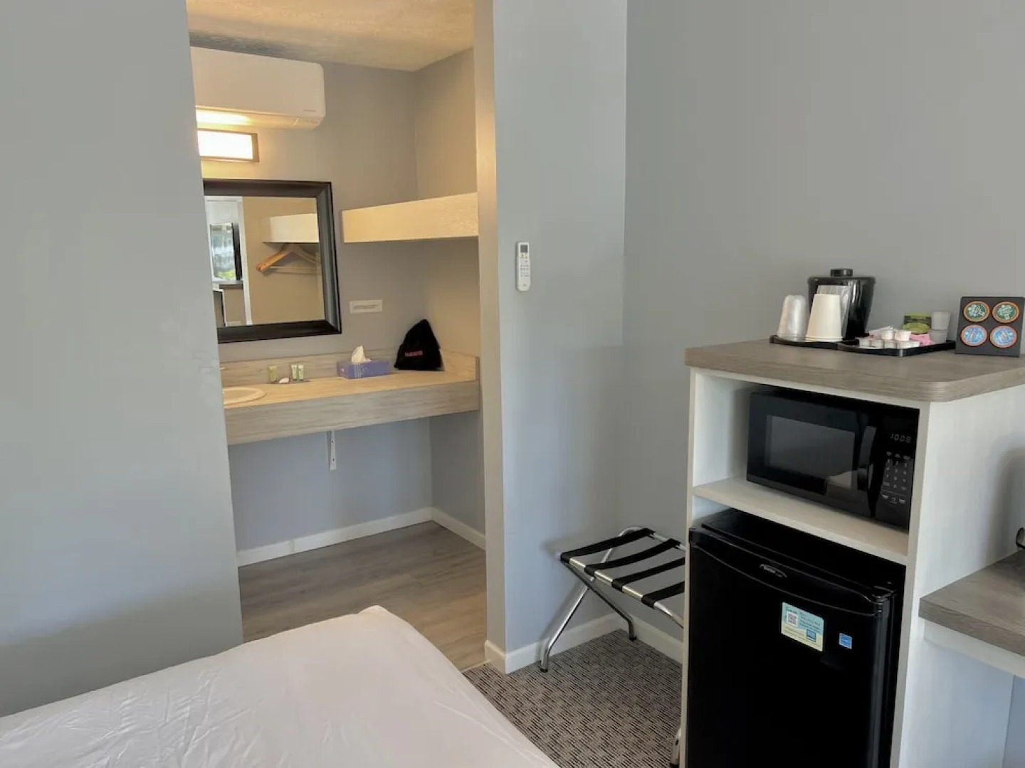 Empire Lakeshore Inn