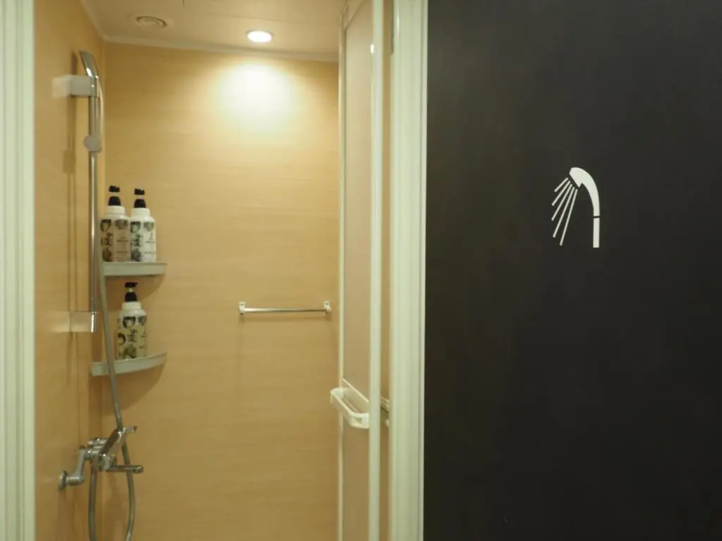 Leo Yu Capsule Hotel Nishifunabashi