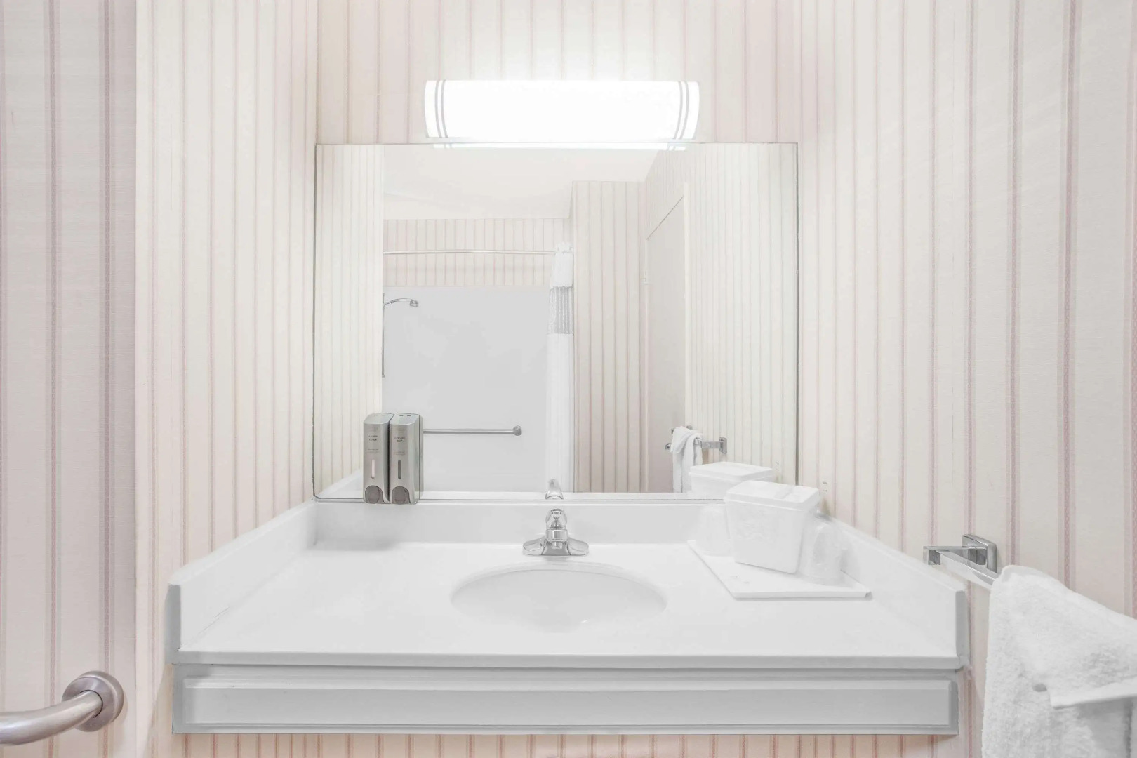 Ramada by Wyndham Barstow