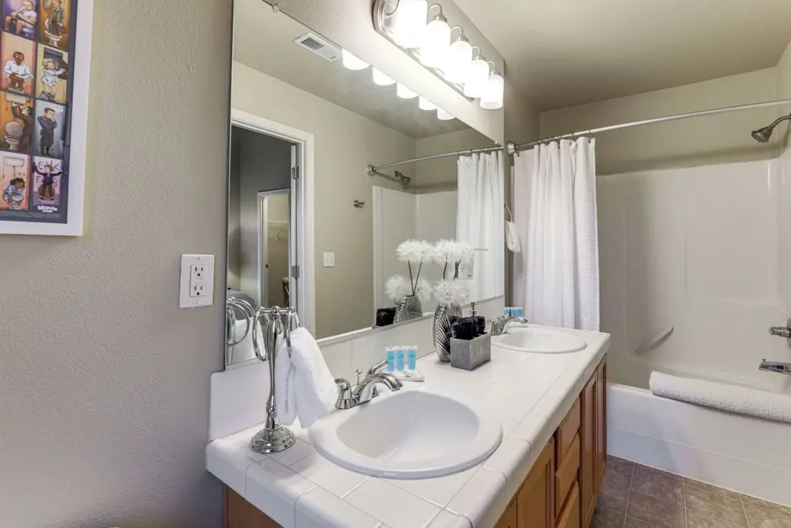 Walk to Mcmenamins Edgefield: Inviting Townhome!