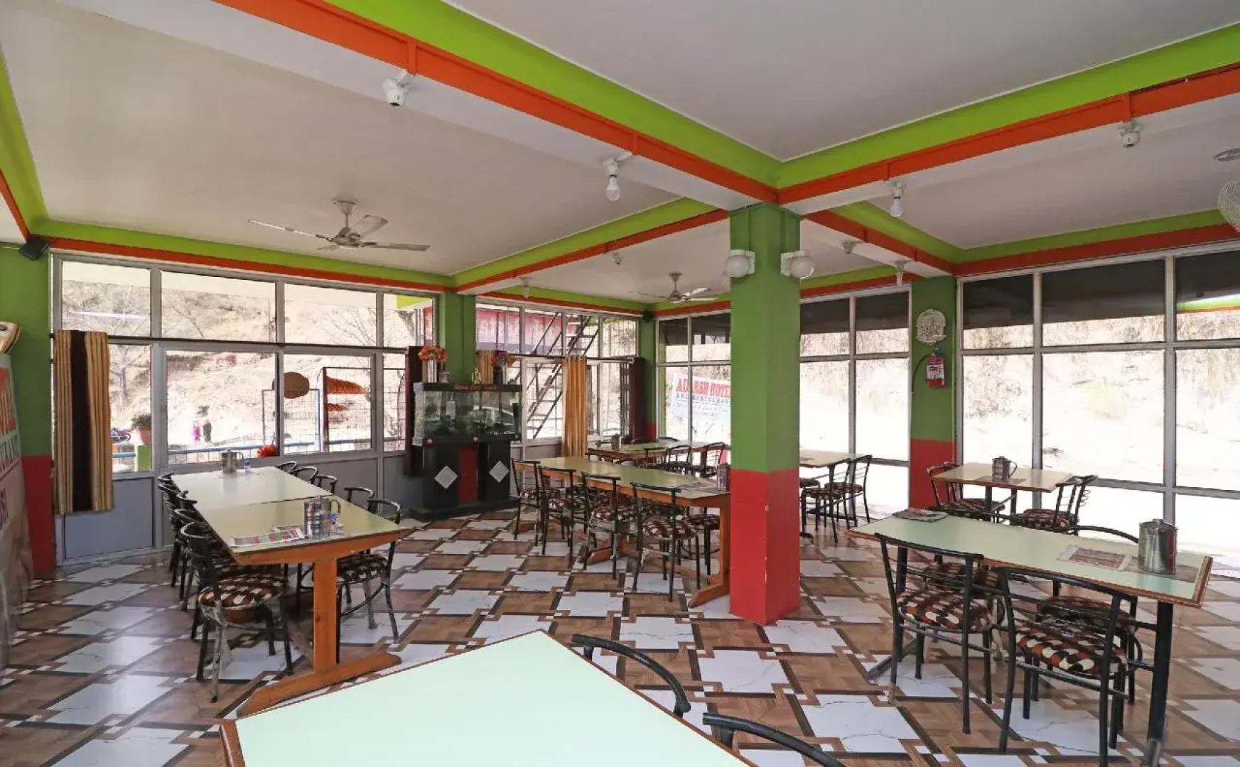 S.J Hotel's by OYO Rooms