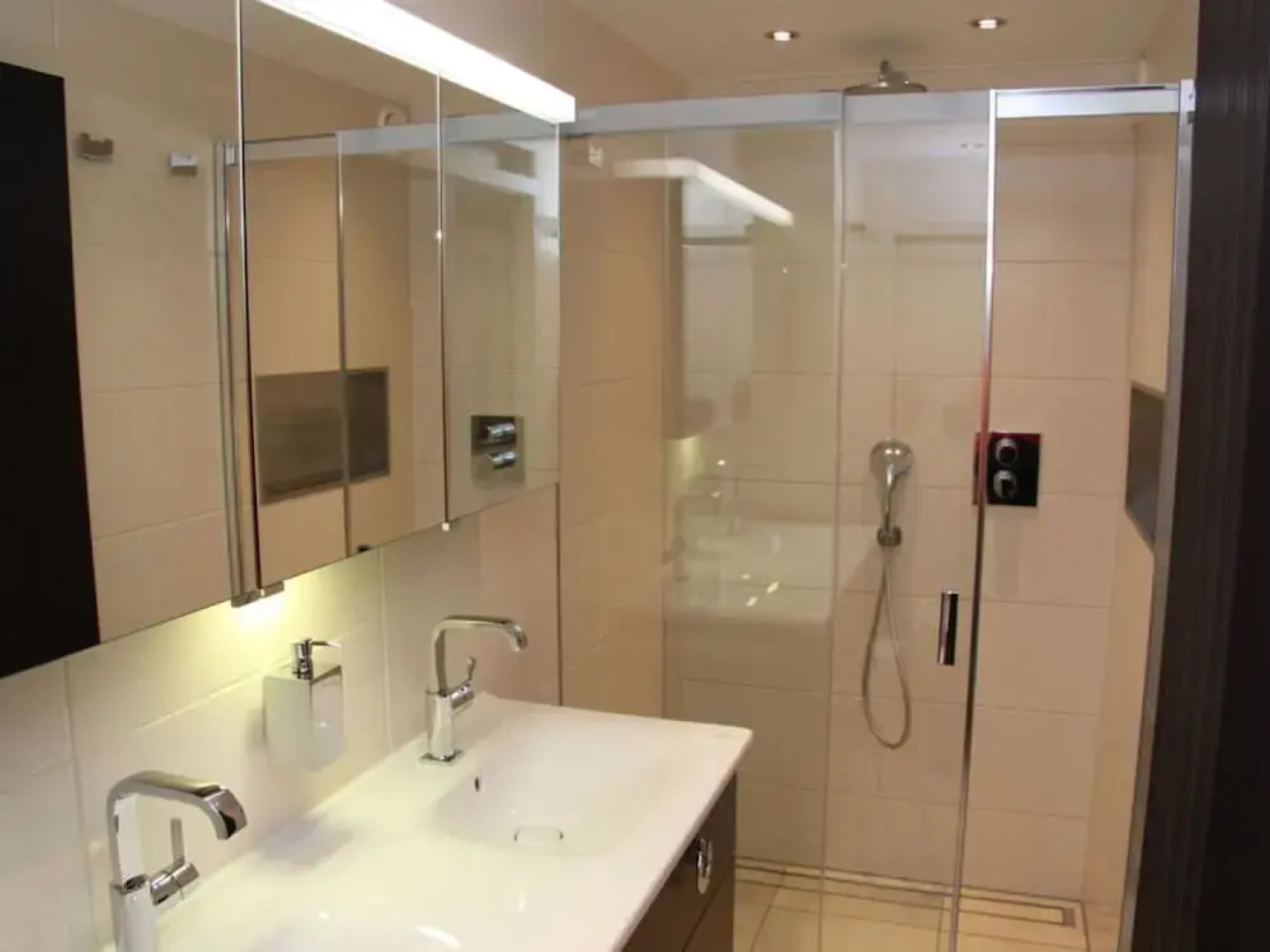 Sunshine Comfortable Holiday Residence